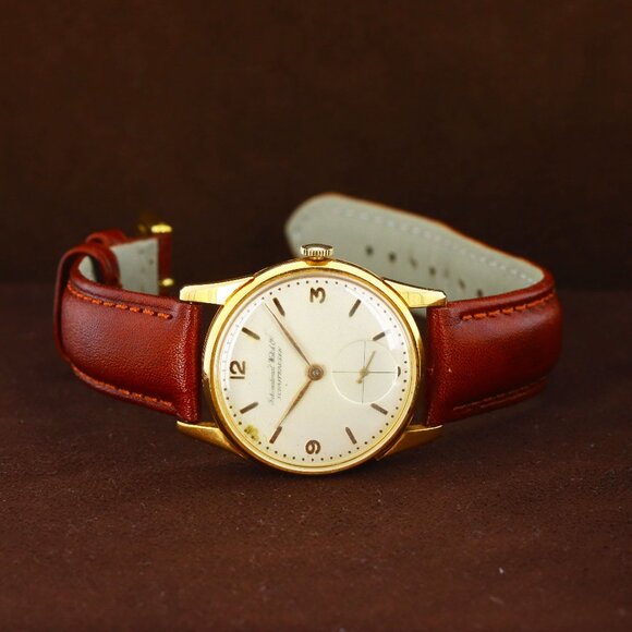 IWC Vintage Circa 1960s Manual Wind, Cream Dial - 18kt Yellow Gold on Strap - Picture 6 of 10